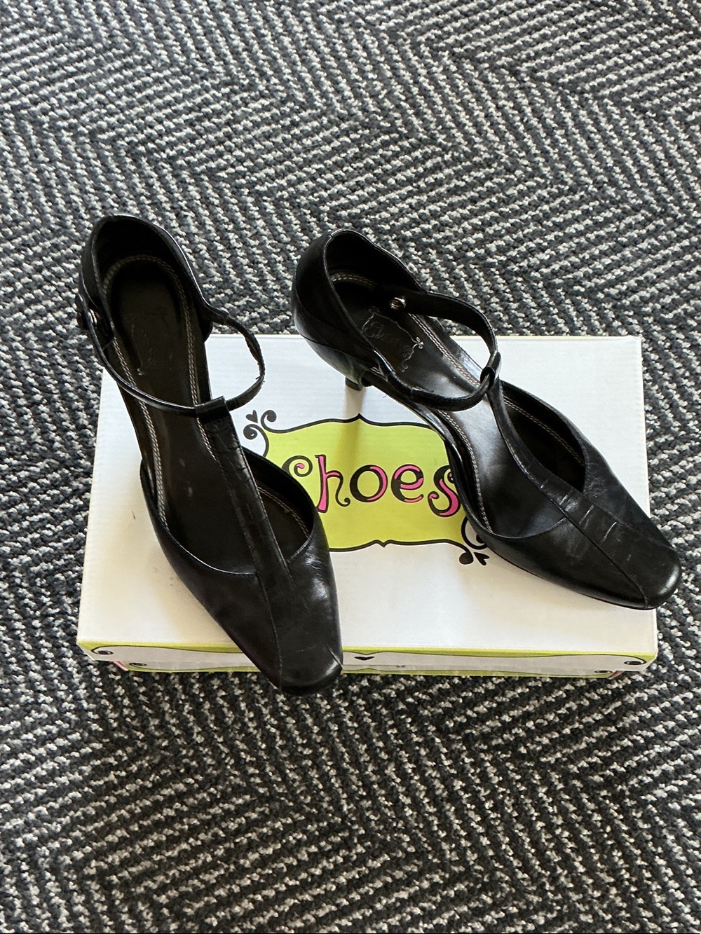 Women's Black T-Strap Mid-Heel Pumps